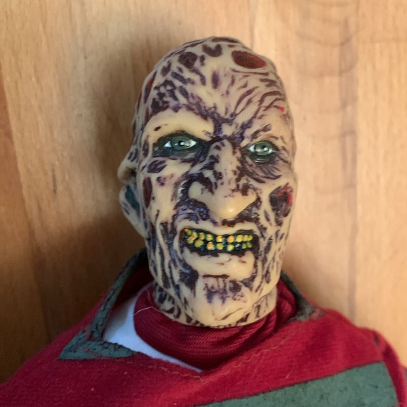 A nightmare on elm street 14” toy - Picture 3 of 3